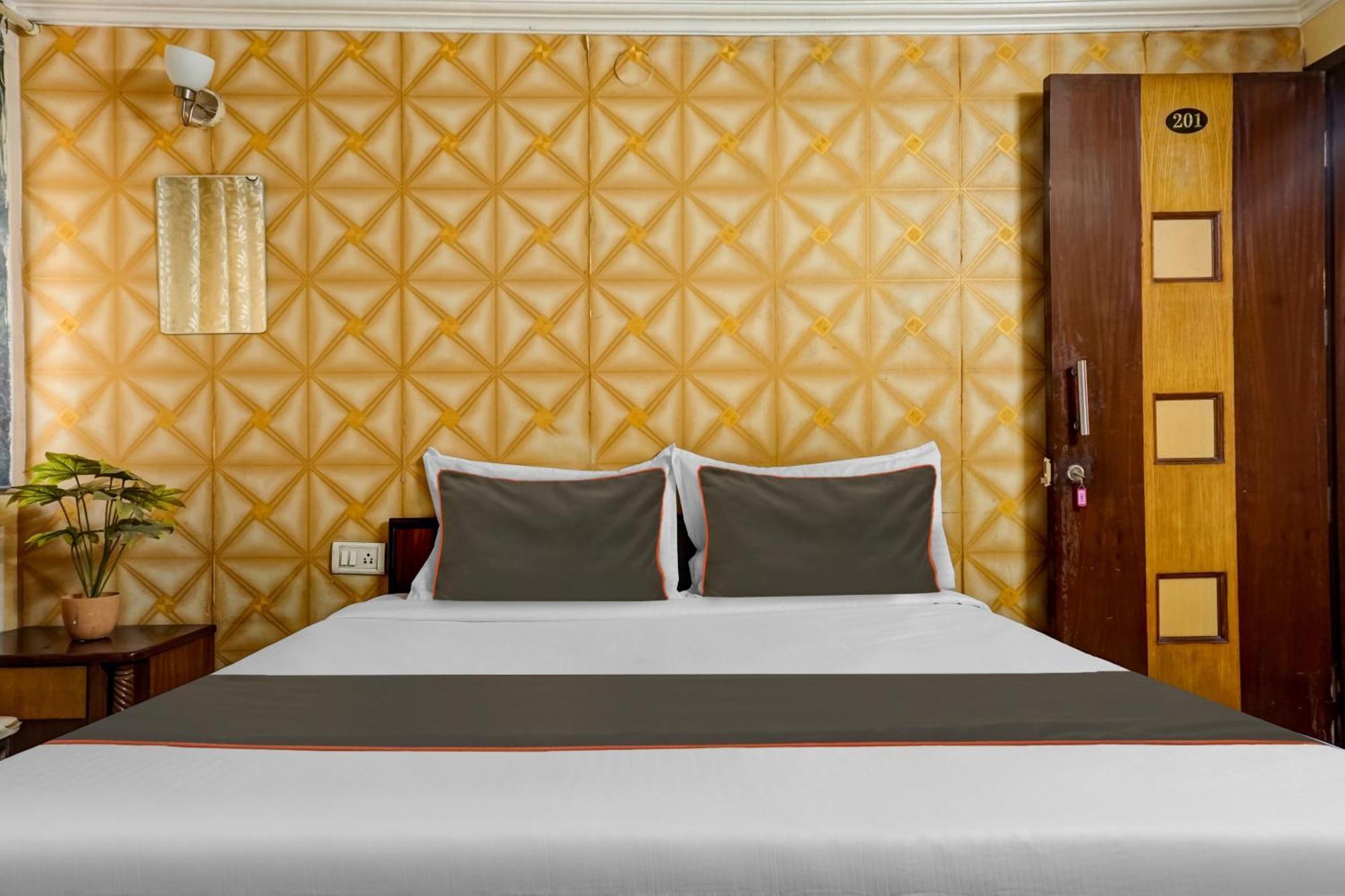 Hotel Galaxy Residency Kalyani Nagar Pune Extérieur photo